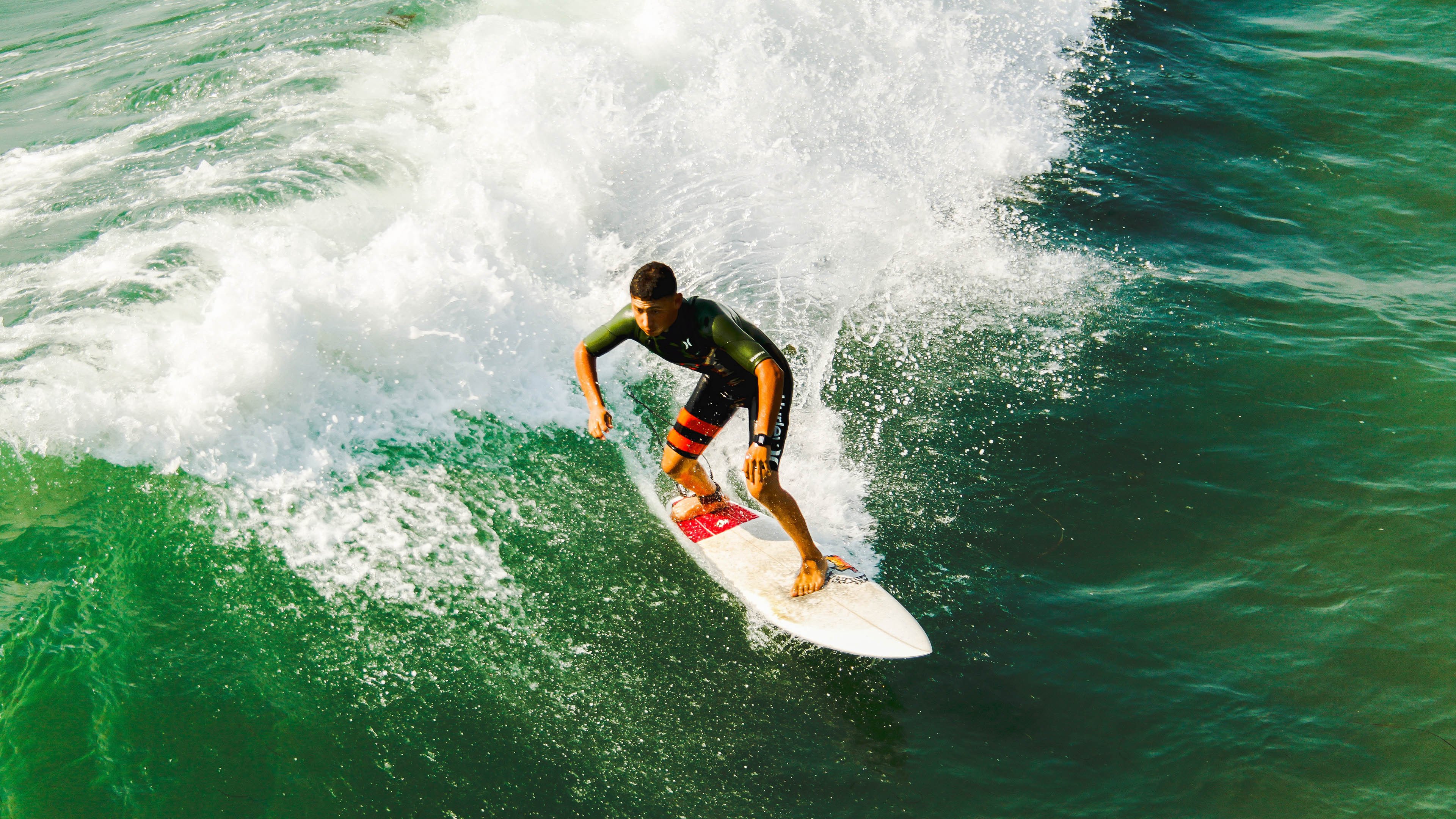 《《和平精英》全国争霸，决战正酣》，和平精英官方比赛直播