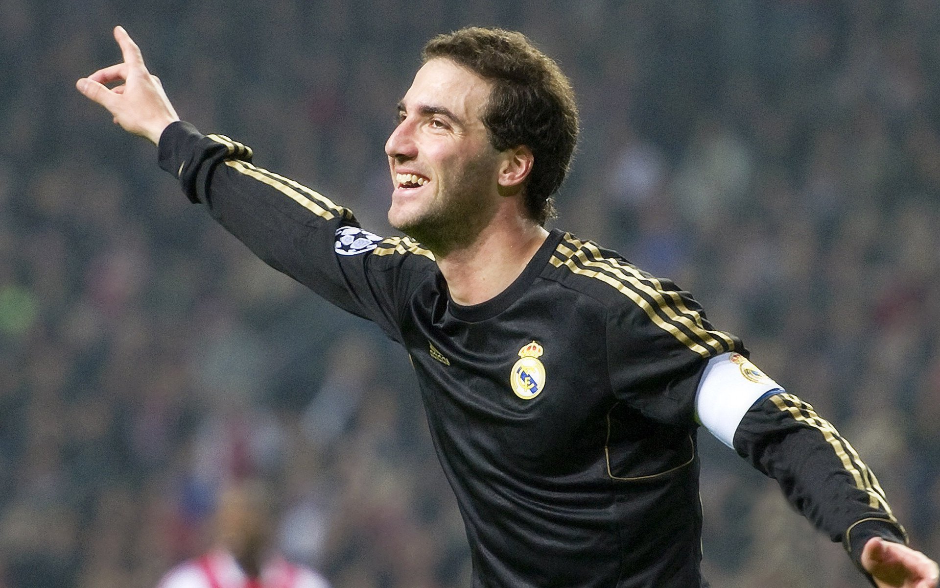 拉莫斯正式加盟巴黎圣日耳曼，欧洲豪门大战再升级