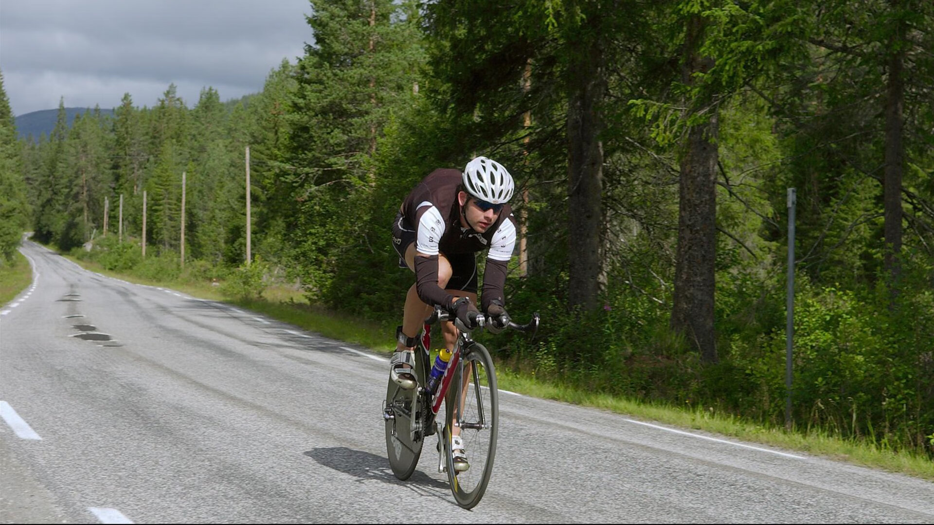 拉莫斯正式加盟巴黎圣日耳曼，欧洲豪门大战再升级